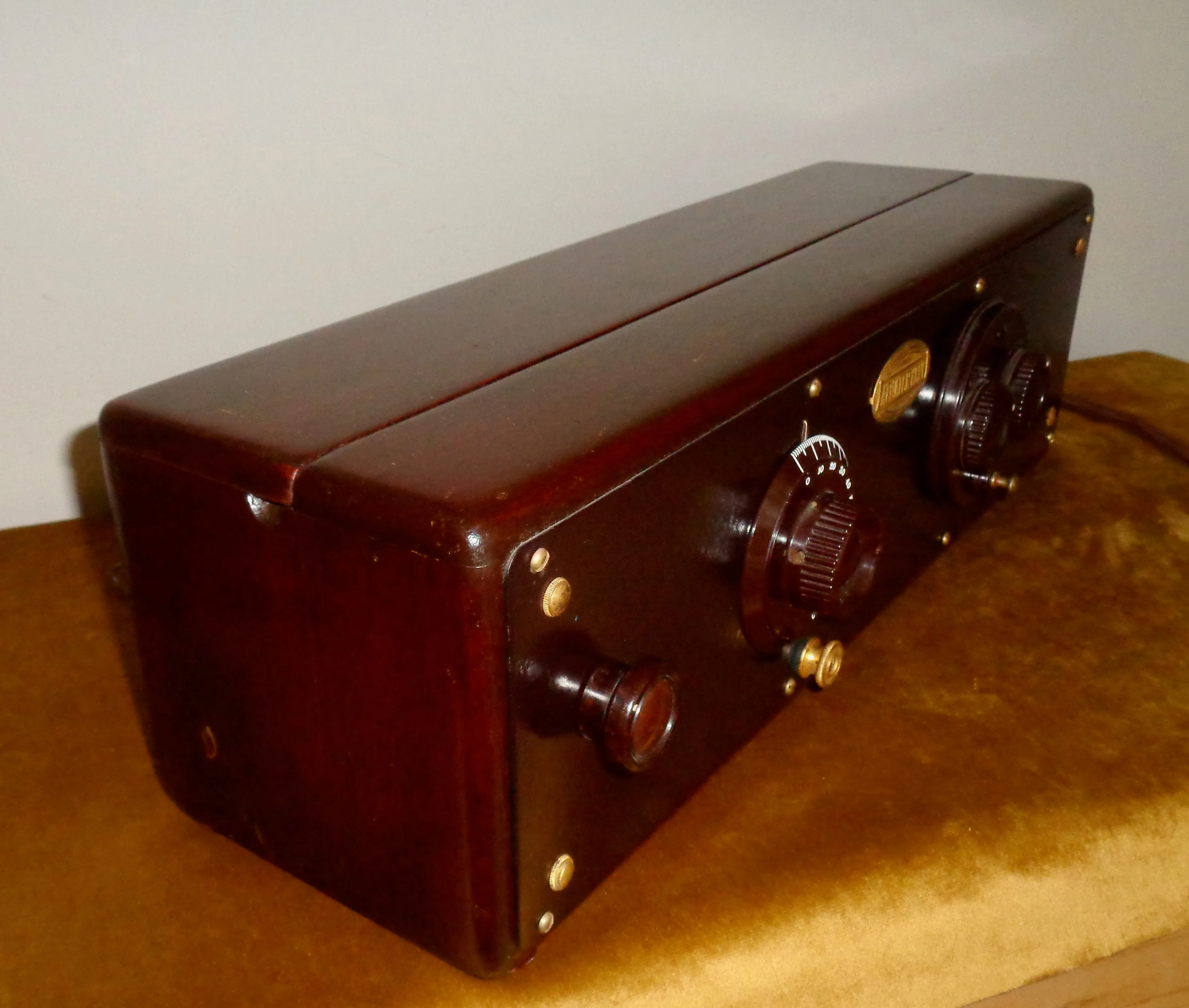 1927 Atwater Kent Valve Radio Receiving Set Table Model 33
