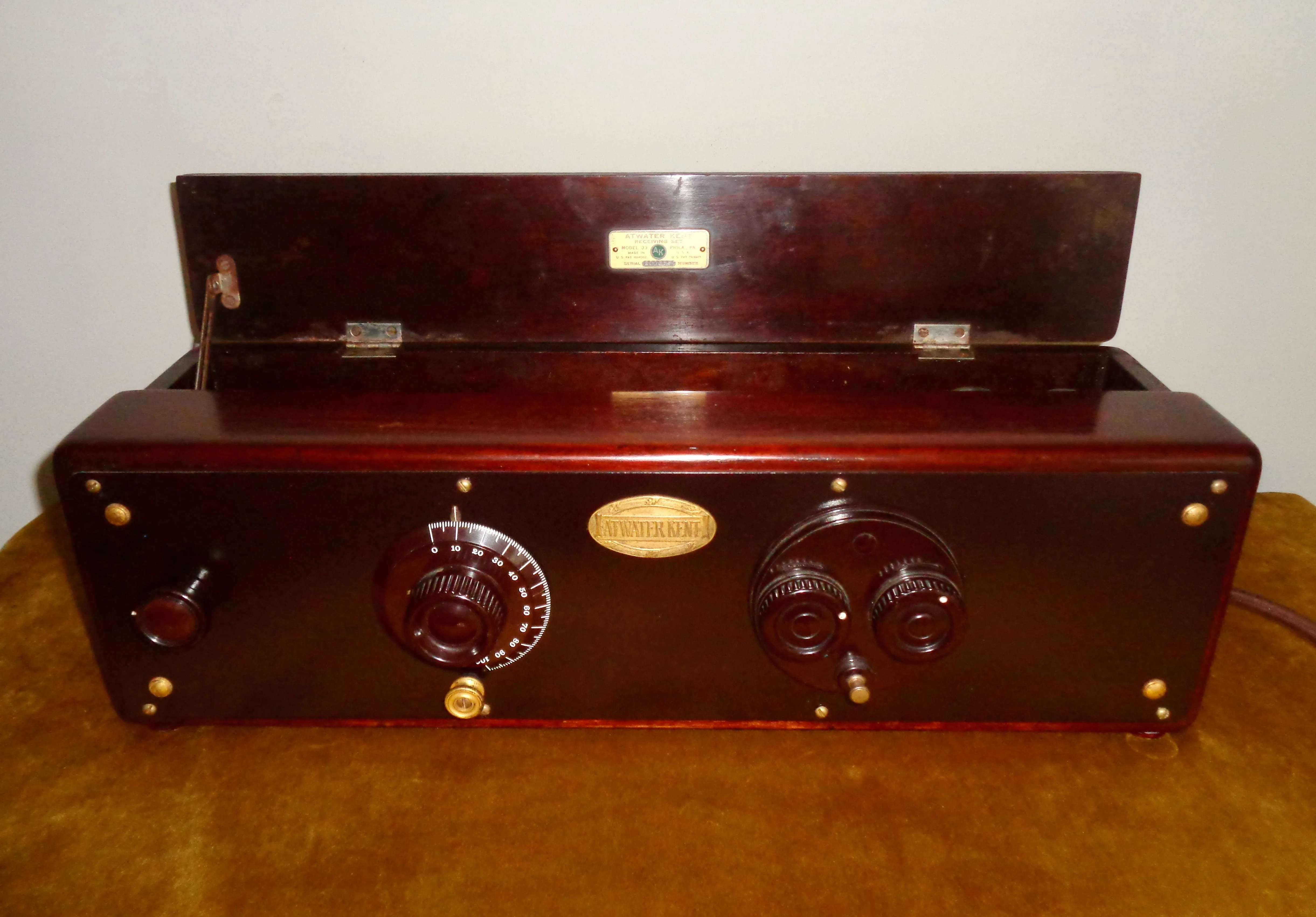 1927 Atwater Kent Valve Radio Receiving Set Table Model 33
